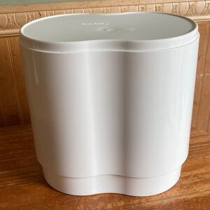 Tupperware Classic White Toilet Paper Holder